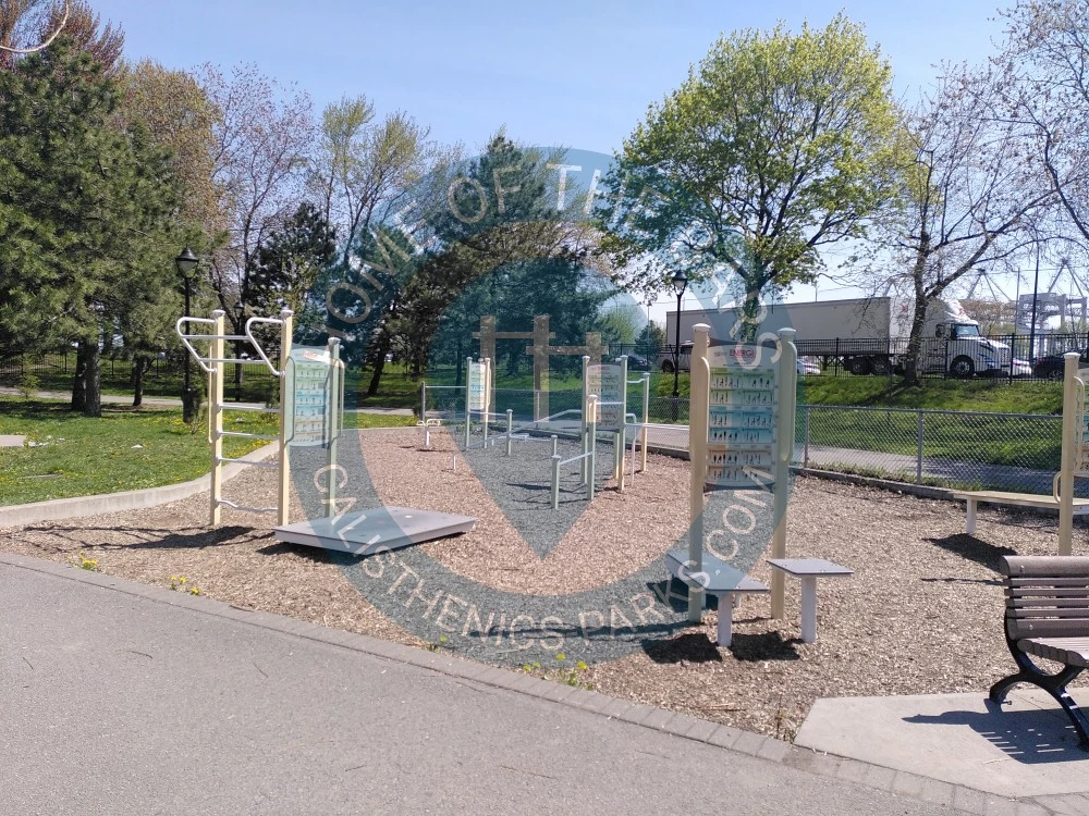 Fitness Trail - Montreal - Parc Morgan Calisthenics area - countries. - Spot