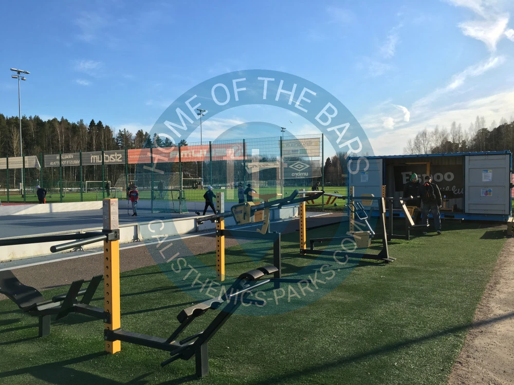 Calisthenics park in Espoonlahden urheilupuisto, 2-4, Espoonlahdentie, Espoonlahden keskus, Espoonlahti, Suur-Espoonlahti, Espoo, Helsingin seutukunta, Uusimaa, Etelä-Suomen aluehallintovirasto, Manner-Suomi, 02070, Suomi / Finland
