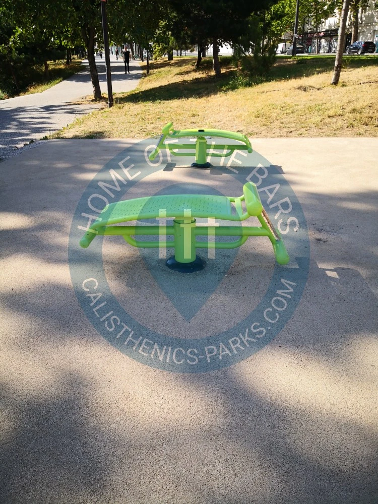 Calisthenics park in Boulevard d'Algérie, Quartier d'Amérique, Paris 19e Arrondissement, Paris, Île-de-France, France métropolitaine, 75019, France