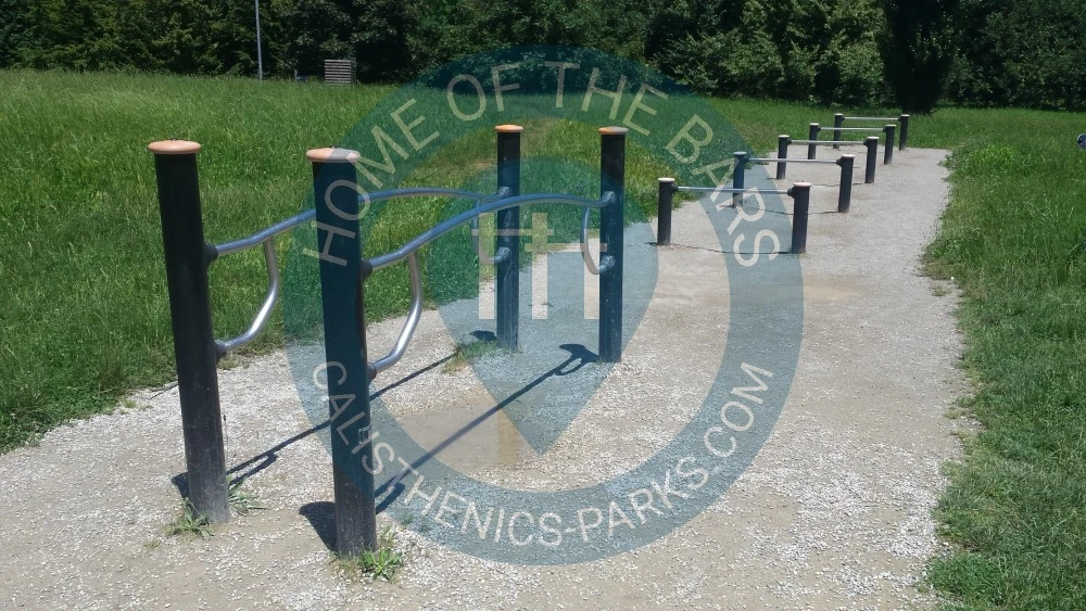 Calisthenics park in Passeggiata Michele Alboreto, Madonnina, San Faustino-Madonnina-Quattroville, Modena, Emilia-Romagna, 41124, Italia