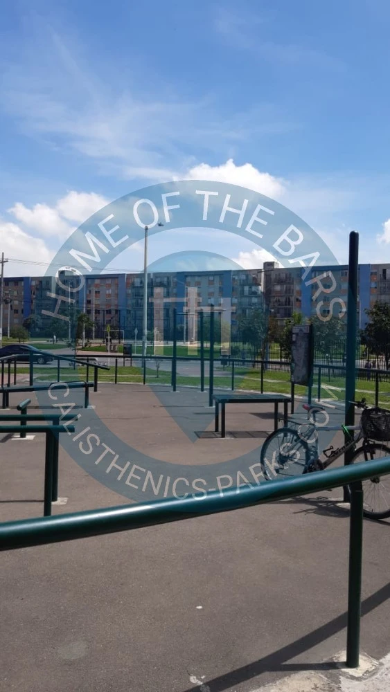 Outdoor Pull Up Bars - Bogotá - Outdoor Gym Parques de Granada - Colombia - Spot