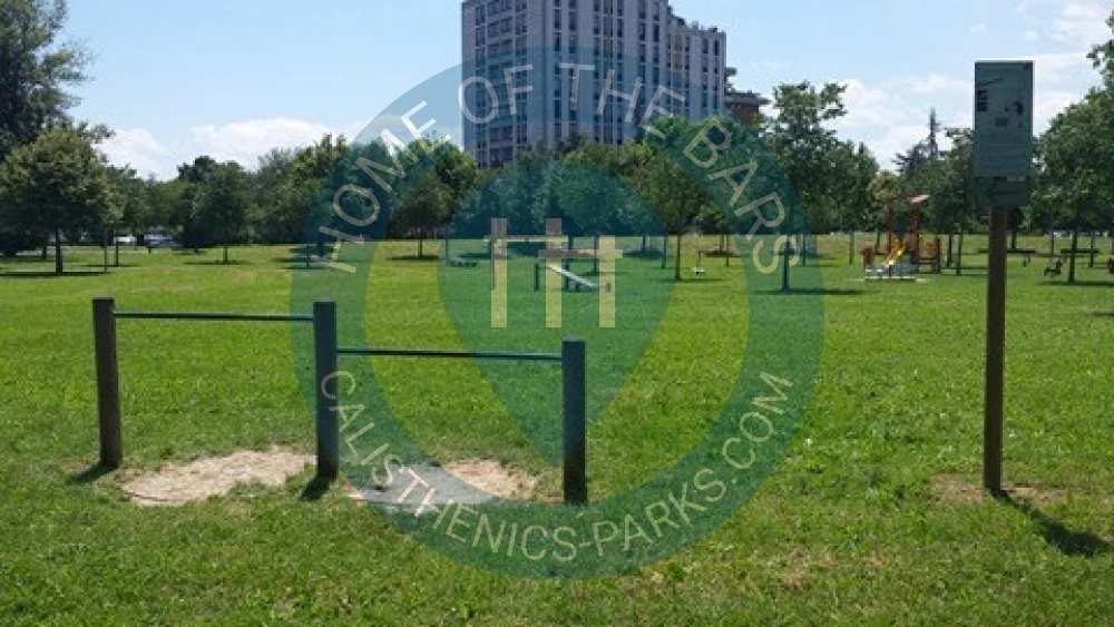 Calisthenics park in 42, Via Monsignore Luigi Della Valle, Villaggio Giardino, San Faustino-Madonnina-Quattroville, Modena, Emilia-Romagna, 41126, Italia