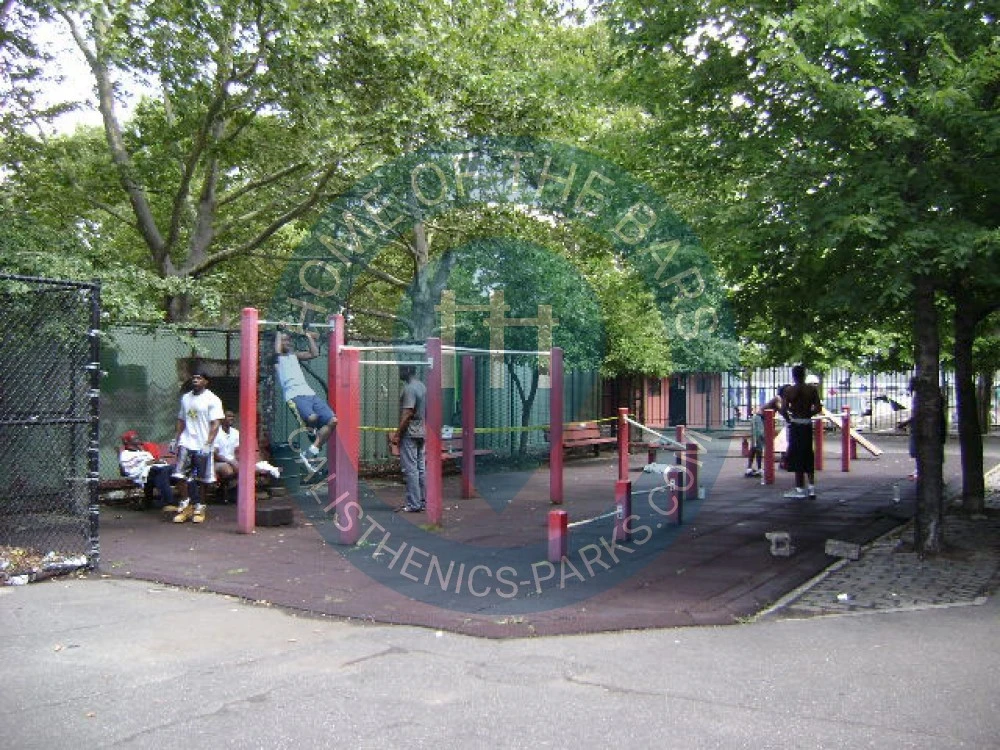 New York City - Outdoor Fitness Exercise Stations - Wingate Park (Brooklyn) - United States - Spot