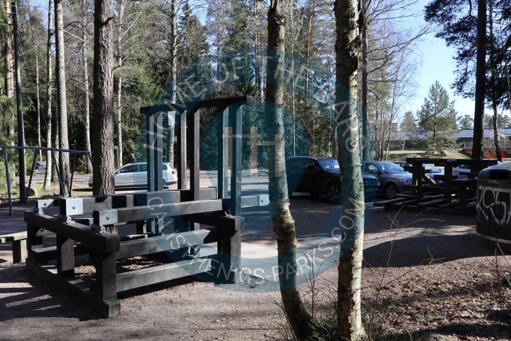 Calisthenics park in Käpylän liikuntapuisto, Ratamestarinkatu, Itä-Pasila, Pasila, Keskinen suurpiiri, Helsinki, Helsingin seutukunta, Uusimaa, Etelä-Suomen aluehallintovirasto, Manner-Suomi, 00077, Suomi / Finland