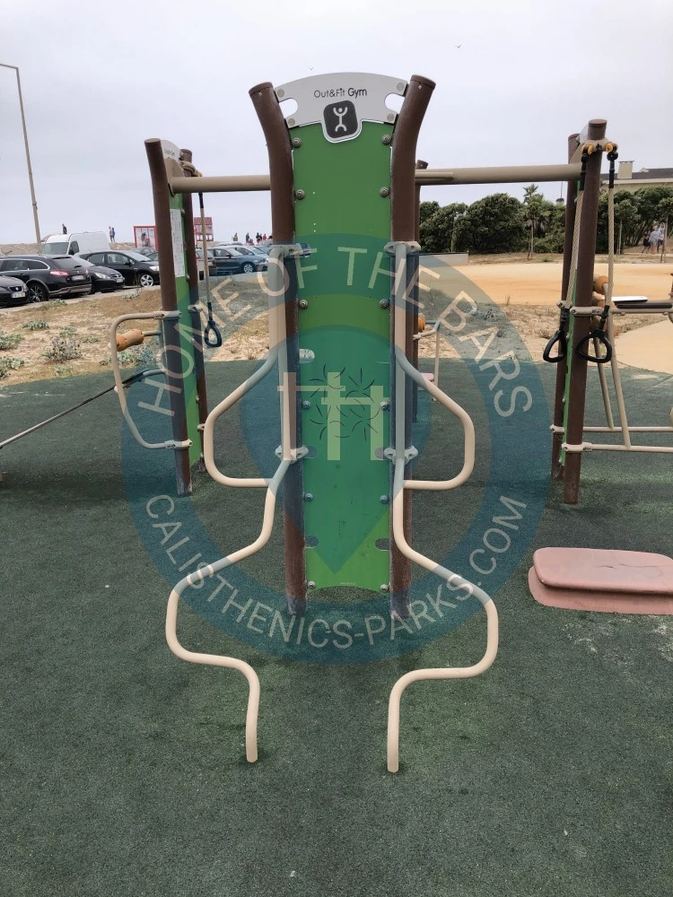 Calisthenics park in Parque Infantil do Jardim Ancora d´Ouro, Rua da Nossa Senhora da Boa Viagem, Praia de Esmoriz, Esmoriz, Ovar, Aveiro, 3885-402, Portugal