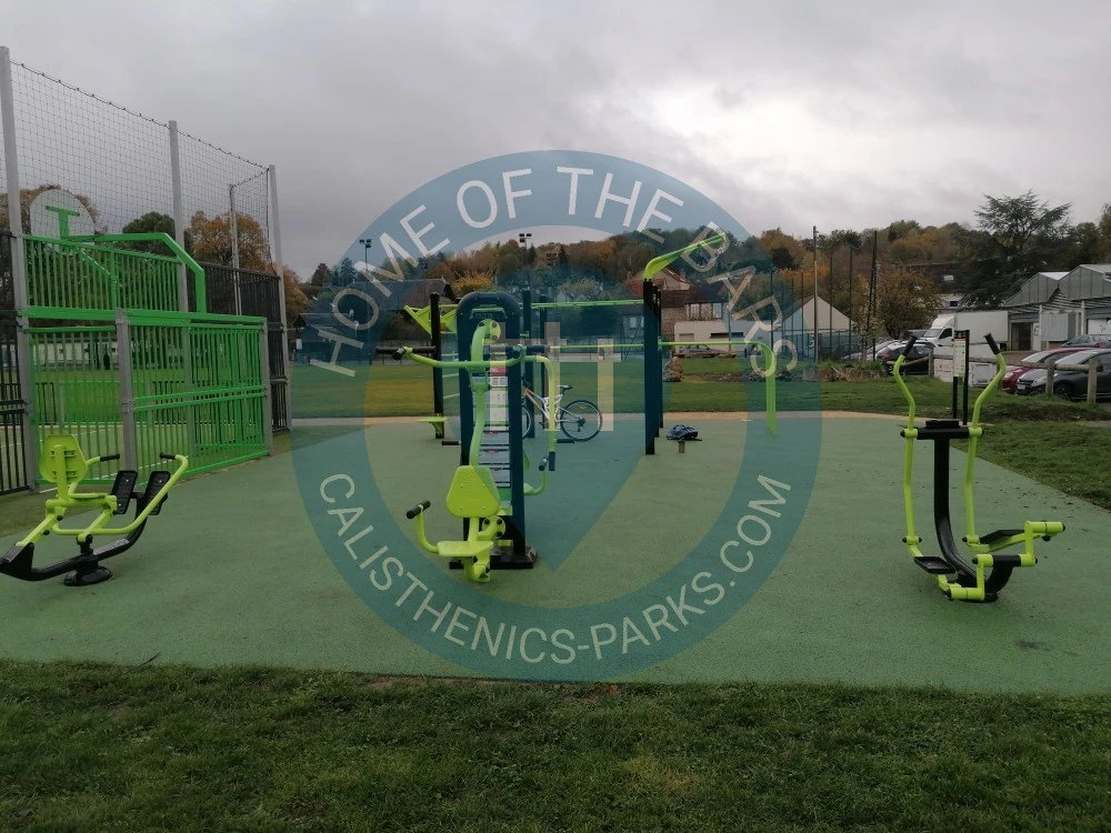 Calisthenics park in Stade du Centre, Rue de la République, Les Chênes, Beynes, Rambouillet, Yvelines, Île-de-France, France métropolitaine, 78650, France