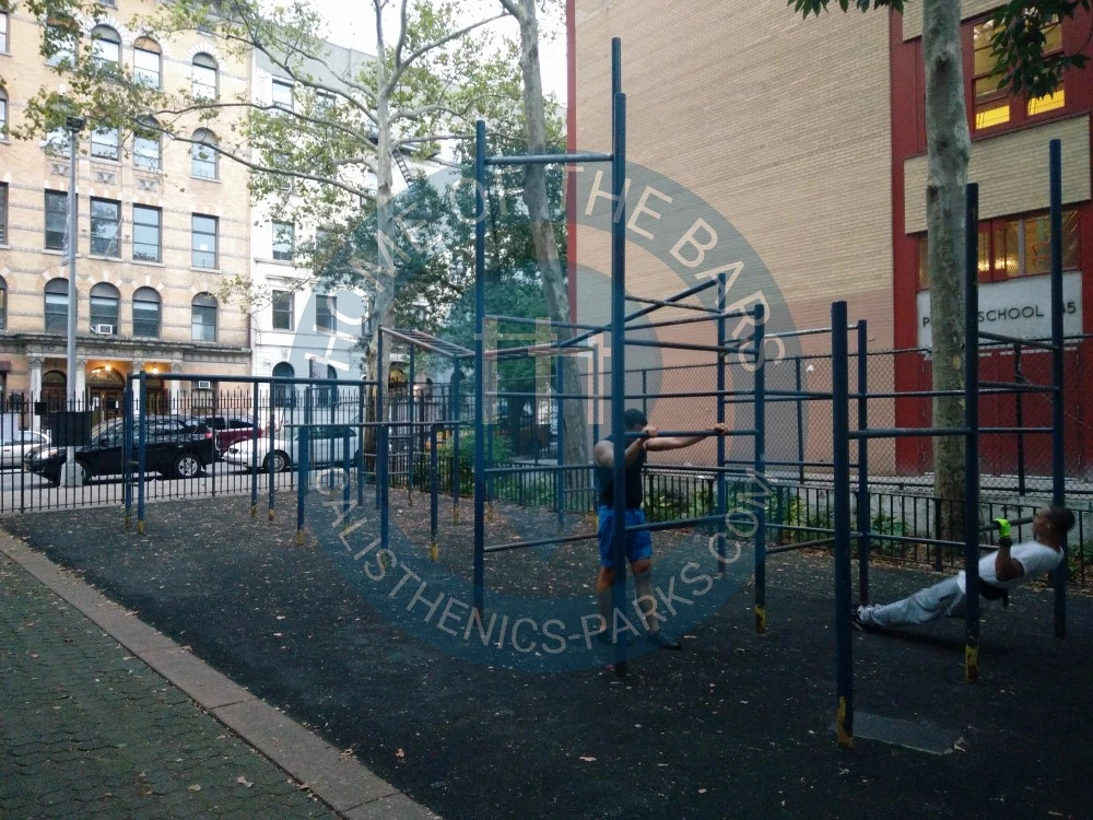 New York - Manhattan - Outdoor Exercise Park - Bloomingdale Playground - United States - Spot