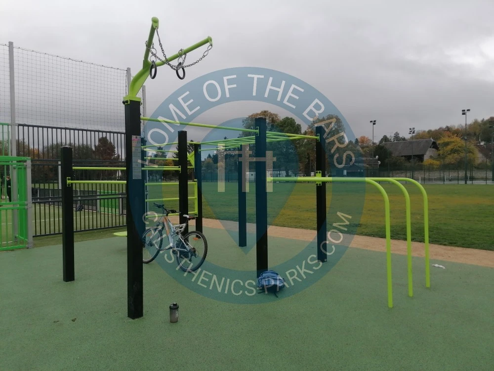 Calisthenics park in Stade du Centre, Rue de la République, Les Chênes, Beynes, Rambouillet, Yvelines, Île-de-France, France métropolitaine, 78650, France