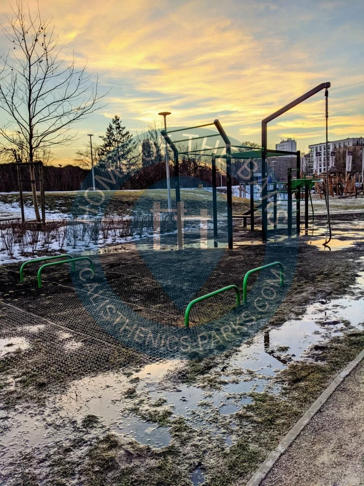 Warsaw - Skwer Kępna-Jagiellońska (Praga Północ) - Street Workout Park - Poland - Spot
