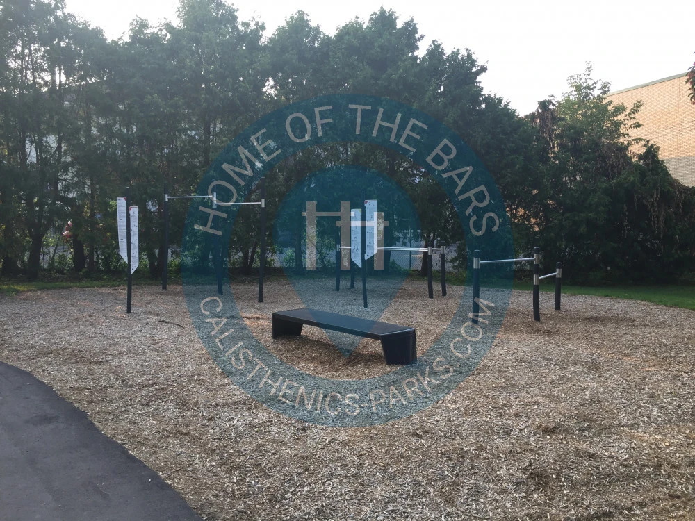 Ottawa  - Outdoor Workout Station - Optimiste Park - Canada - Spot
