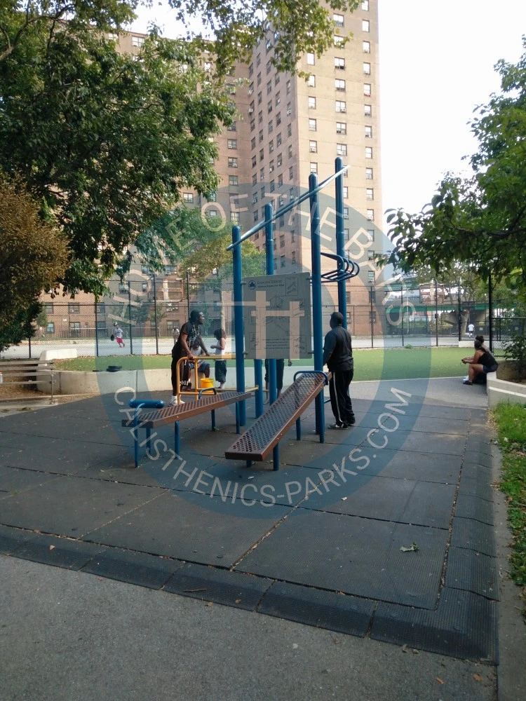 New York - Bronx - Fitnessgeräte - Millbrook Park - United States - Spot