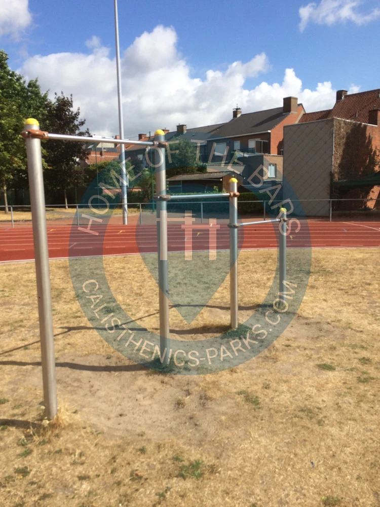 Roeselare - Outdoor Pull Up Bars - Stedelijk sportstadion - Belgium - Spot