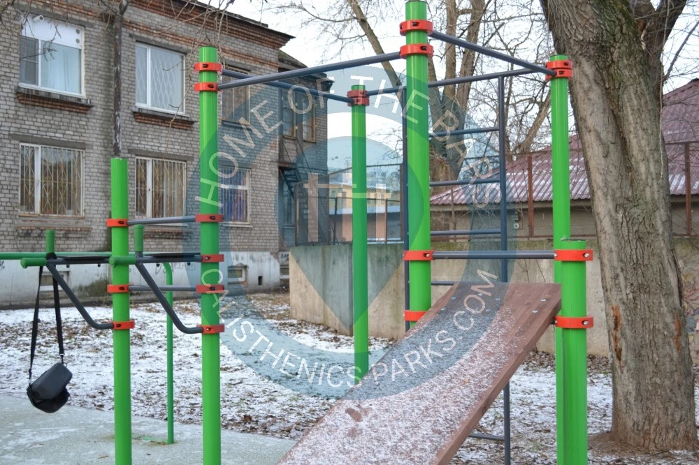 Calisthenics park in 32А, Заставская улица, Ближняя Рогатка, округ Московская застава, Санкт-Петербург, Северо-Западный федеральный округ, 196006, Россия