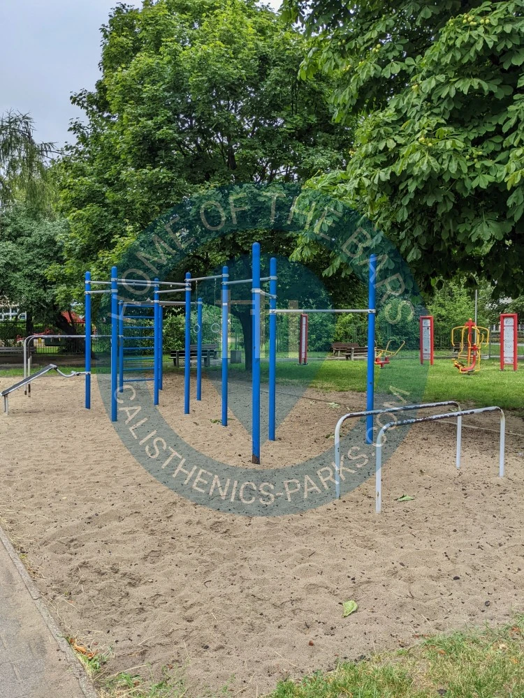 Outdoor Pull Up Bars - Warsaw - Praga Północ - Osiedle Kijowska - Street Workout Park - Poland - Spot