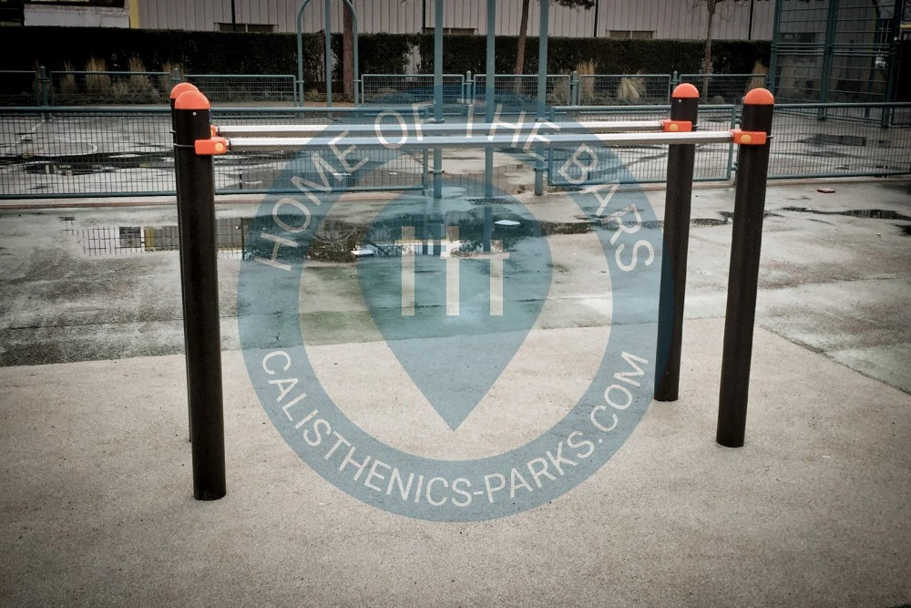 Calisthenics park in Square Arcole, Rue d'Arcole, L'Eure, Le Havre, Seine-Maritime, Normandie, France métropolitaine, 76600, France