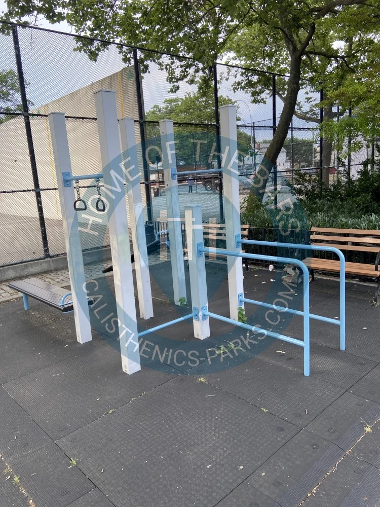 Calisthenics Facility - New York City - Outdoor Gym London planetree playground - United States - Spot