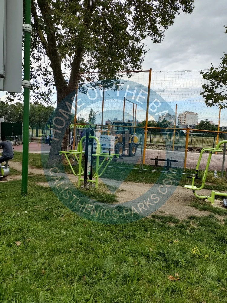 Outdoor Gym - Paris - Réservoir des lilas - France - Spot