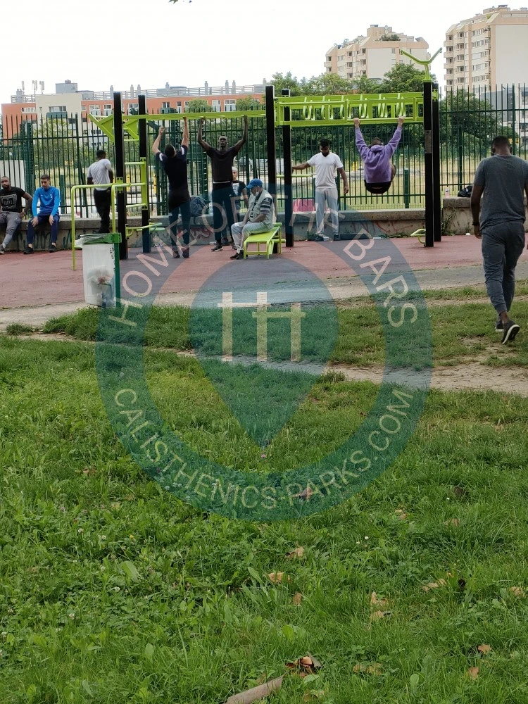 Calisthenics park in Boulevard Sérurier, Quartier d'Amérique, Paris 19e Arrondissement, Paris, Île-de-France, France métropolitaine, 75019, France