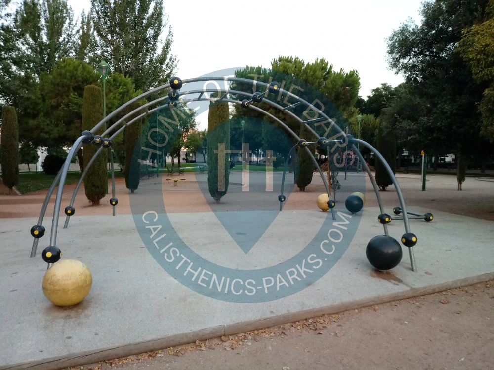 Córdoba - Outdoor Pull Up Bars - Jardines Elena Moyano (Madre Coraje) - Spain - Spot