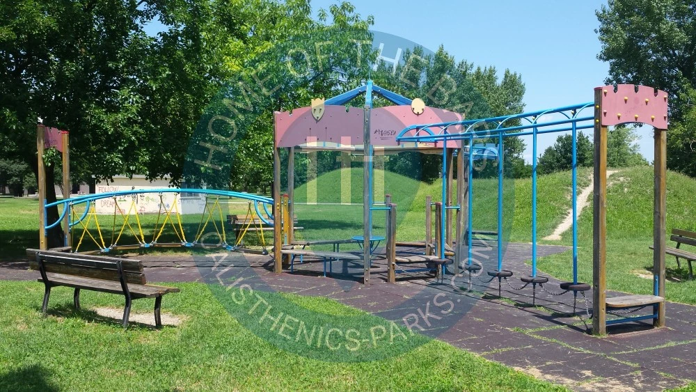 Modena - Pull Up Bars Station Playground - Parco Giovanni Amendola Sud - Italy - Spot