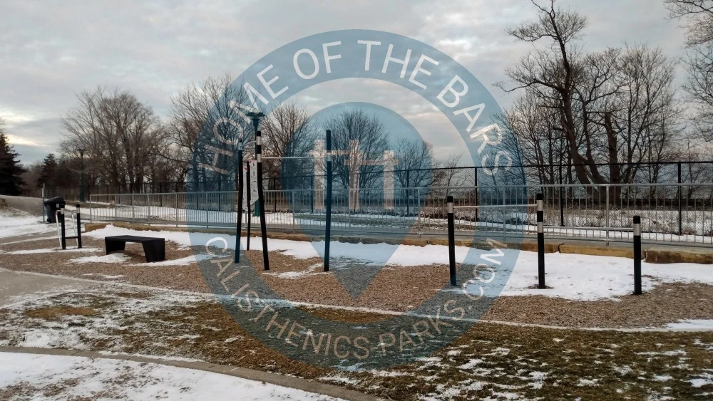 Outdoor Pull Up Bars - Toronto - Port Union Village Common Park Calisthenics - countries. - Spot