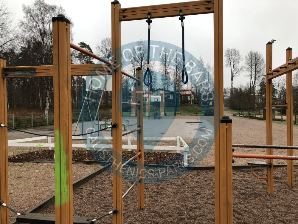 Calisthenics park in 1B, Varputie, Eestinmalmi, Nöykkiö, Suur-Espoonlahti, Espoo, Helsingin seutukunta, Uusimaa, Etelä-Suomen aluehallintovirasto, Manner-Suomi, 02270, Suomi / Finland