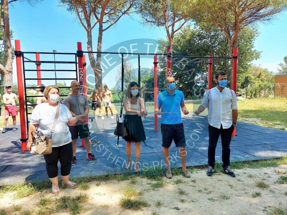 Outdoor Gym - Pesaro - Struttura workout al parco Scarpellini - Italy - Spot