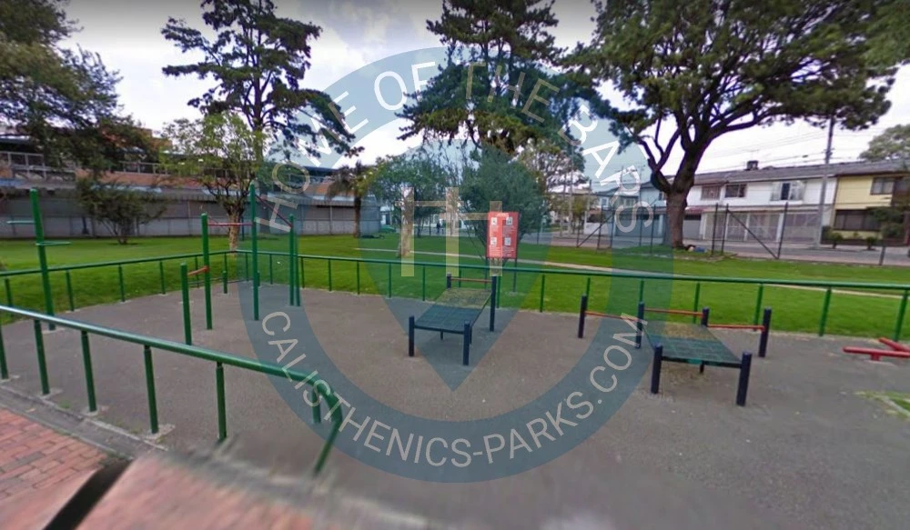 Outdoor Pull Up Bars - Bogotá - Outdoor Fitness Parque Alcazares Calisthenics - Colombia - Spot