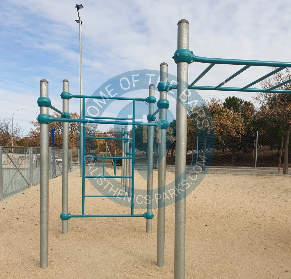 Calisthenics park in Skate Salobral, Calle Berrocal, Butarque, Villaverde, Madrid, Comunidad de Madrid, 28021, España