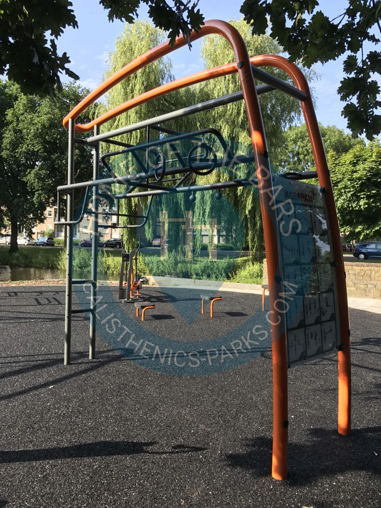 Calisthenics park in Fitplek Park 't Loo, Spinozalaan, Essesteijn, Voorburg, Leidschendam-Voorburg, Zuid-Holland, Nederland, 2273 XG, Nederland