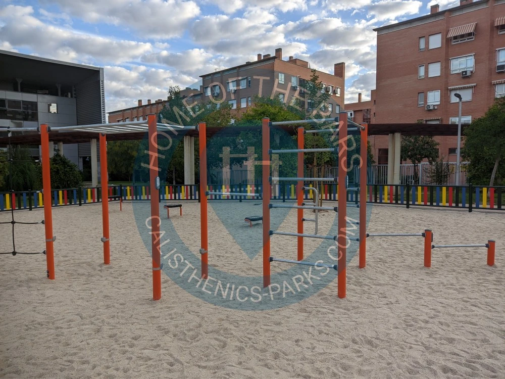 Outdoor Gym - Madrid - Barra de streetworkout en Las Musas - Spain - Spot