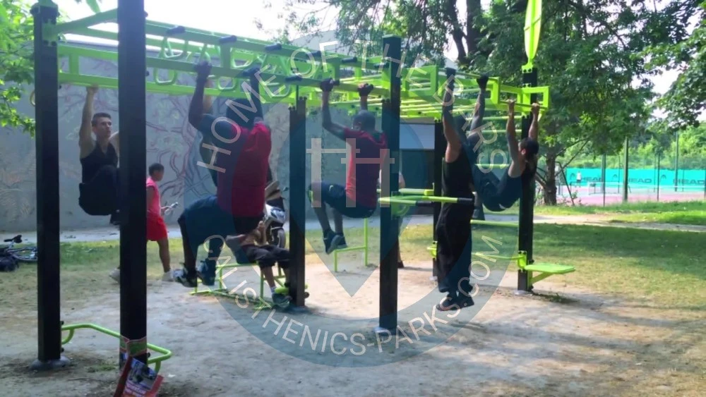 Calisthenics park in Tennis Club Gennevillois, Rue Charles Lacoste, Le Village, Gennevilliers, Arrondissement de Nanterre, Hauts-de-Seine, Île-de-France, France métropolitaine, 92230, France