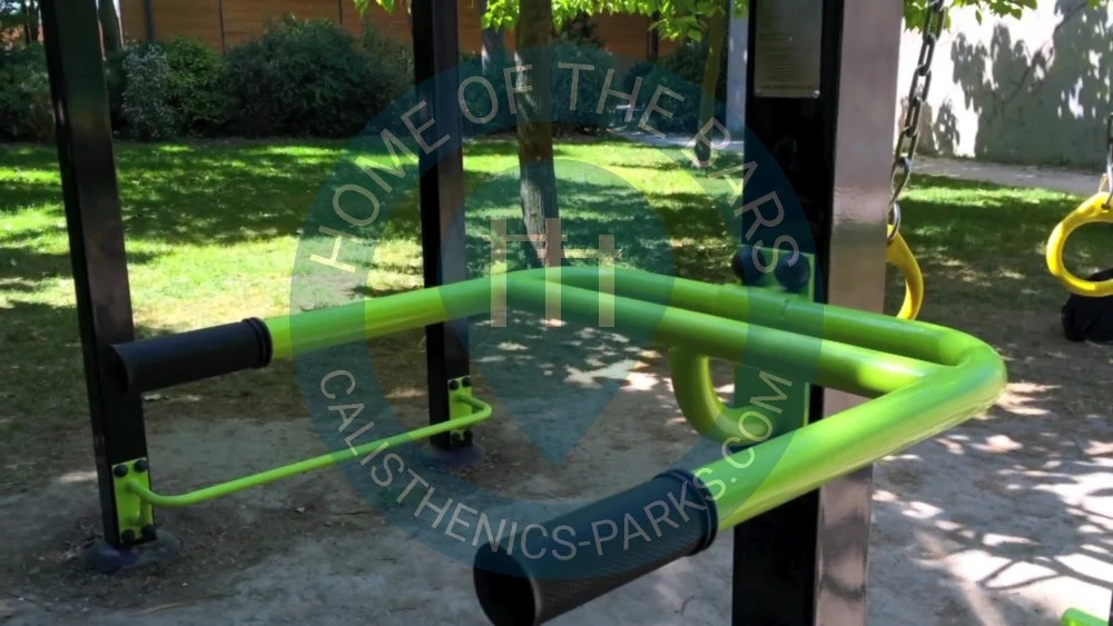 Calisthenics park in Tennis Club Gennevillois, Rue Charles Lacoste, Le Village, Gennevilliers, Arrondissement de Nanterre, Hauts-de-Seine, Île-de-France, France métropolitaine, 92230, France