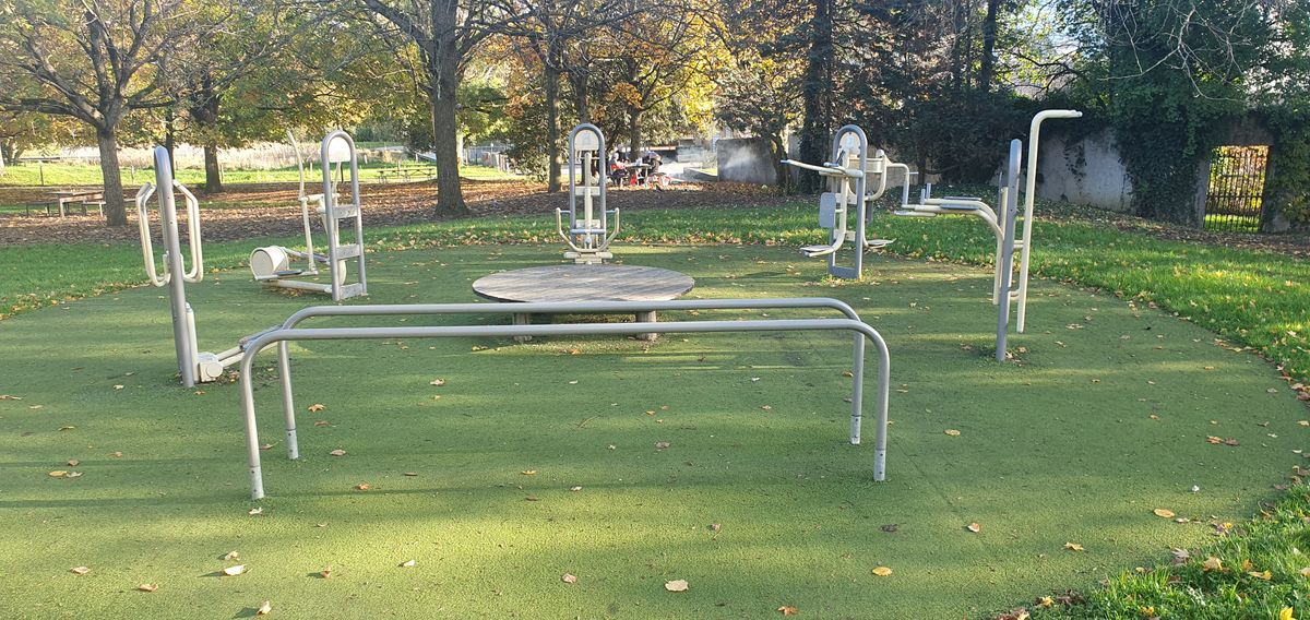 Geneva  - Outdoor Gym - Parc des Franchises - Switzerland - Spot