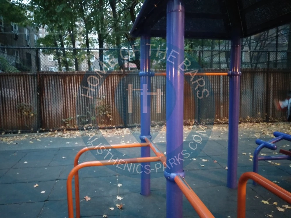 New York - Outdoor Gym Geräte - Maple Playground - United States - Spot