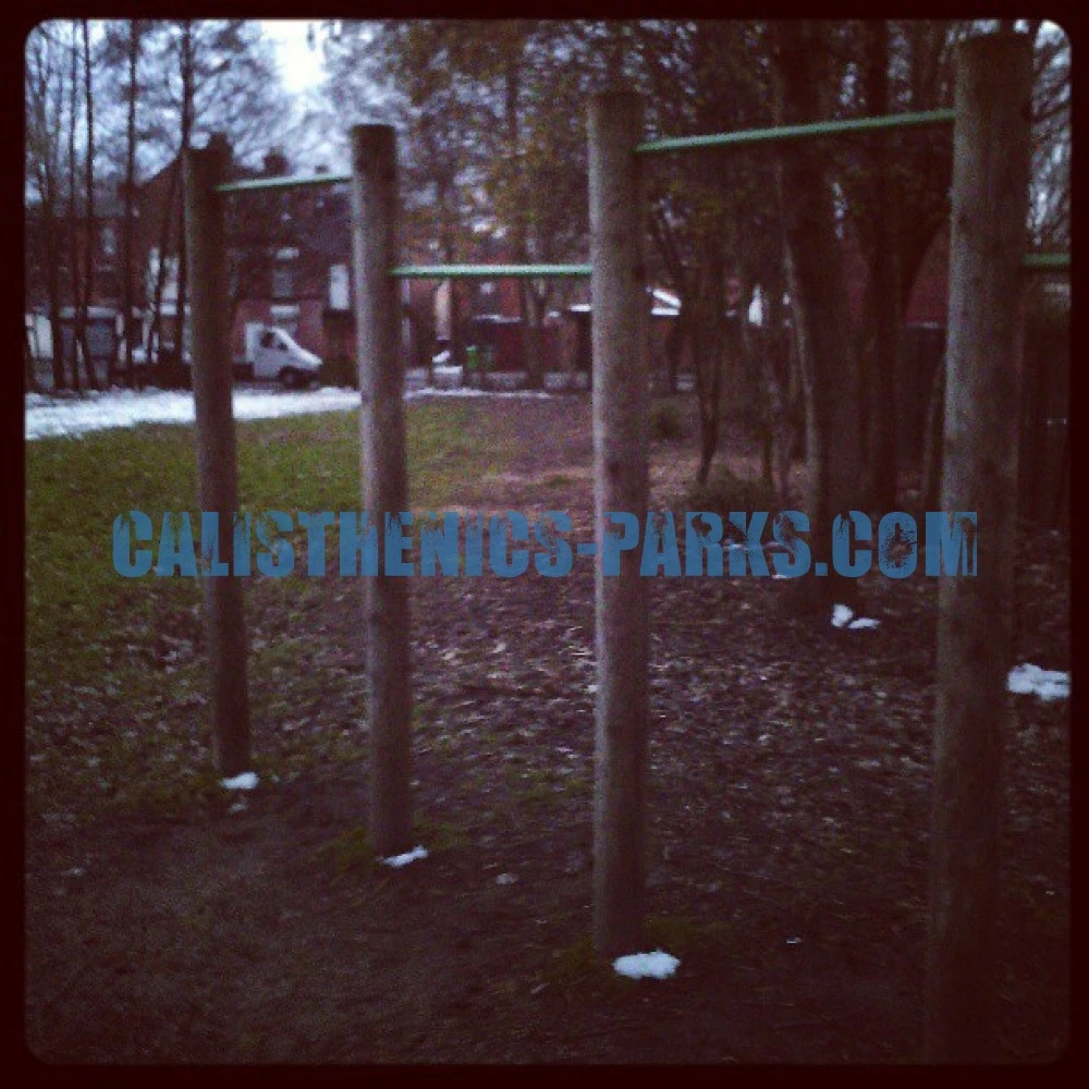 Nottingham - Outdoor Pull Up Bars - Radford - United Kingdom - Spot