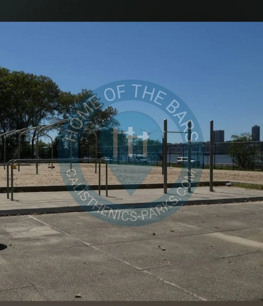 Exercise Stations - New York City - Riverside Park Outdoor Gym - countries. - Spot