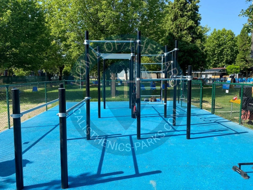 Calisthenics park in Polivalente 87 e Gino Pini, Viale Pio La Torre, Rotonda, Buon Pastore-Sant'Agnese-San Damaso, Vaciglio, Modena, Emilia-Romagna, 41126, Italia