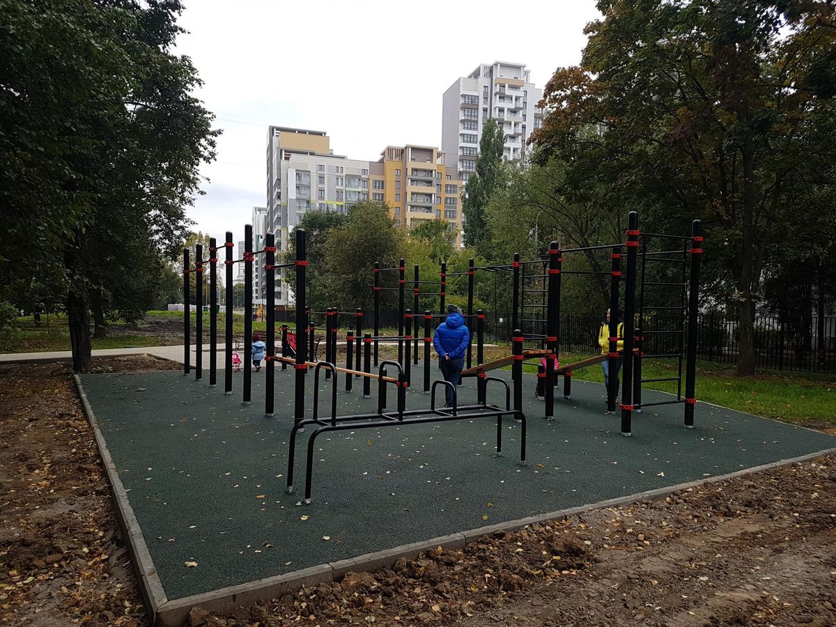 Calisthenics park in 22 с1, Бескудниковский бульвар, Бескудниковский район, Москва, Центральный федеральный округ, 119049, Россия