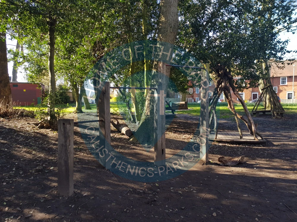 London - Outdoor Pull Up Bars - The Pleasance - United Kingdom - Spot