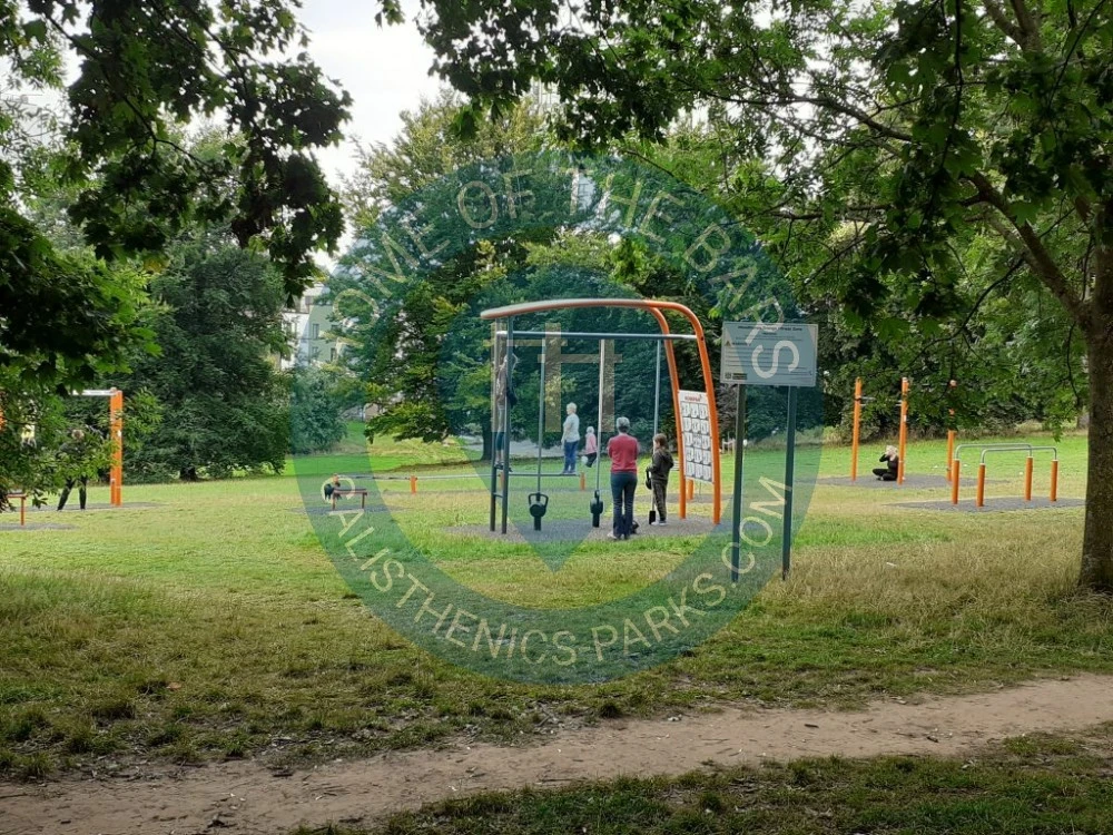 Outdoor Pull Up Bars - Nottingham - Woodthorpe Grange Park Calisthenics Gym - United Kingdom - Spot