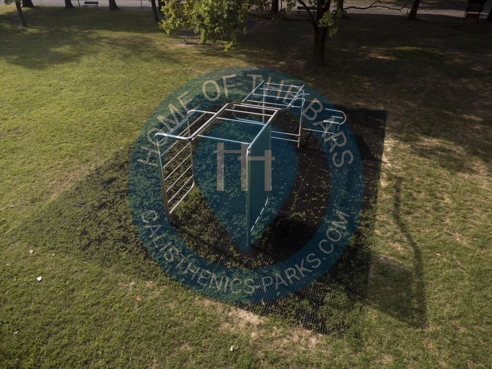 Calisthenics park in 
Address
                                    Via Traversagno 23a, 44122 Ferrara Ferrara, Italy
                            