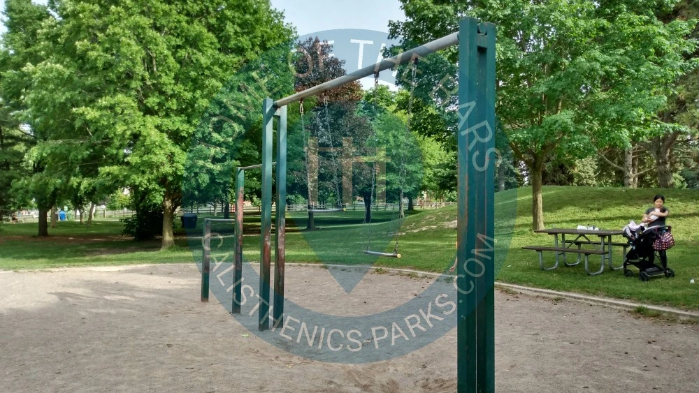 Fitness Trail - Toronto - Thomson Memorial Park (bars) - Canada - Spot