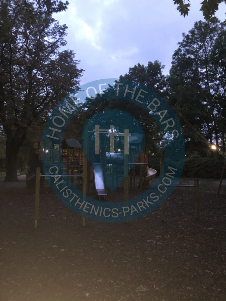 Calisthenics park in Kinderspielplatz, Ölzeltgasse, KG Mauer, Liesing, Wien, 1230, Österreich