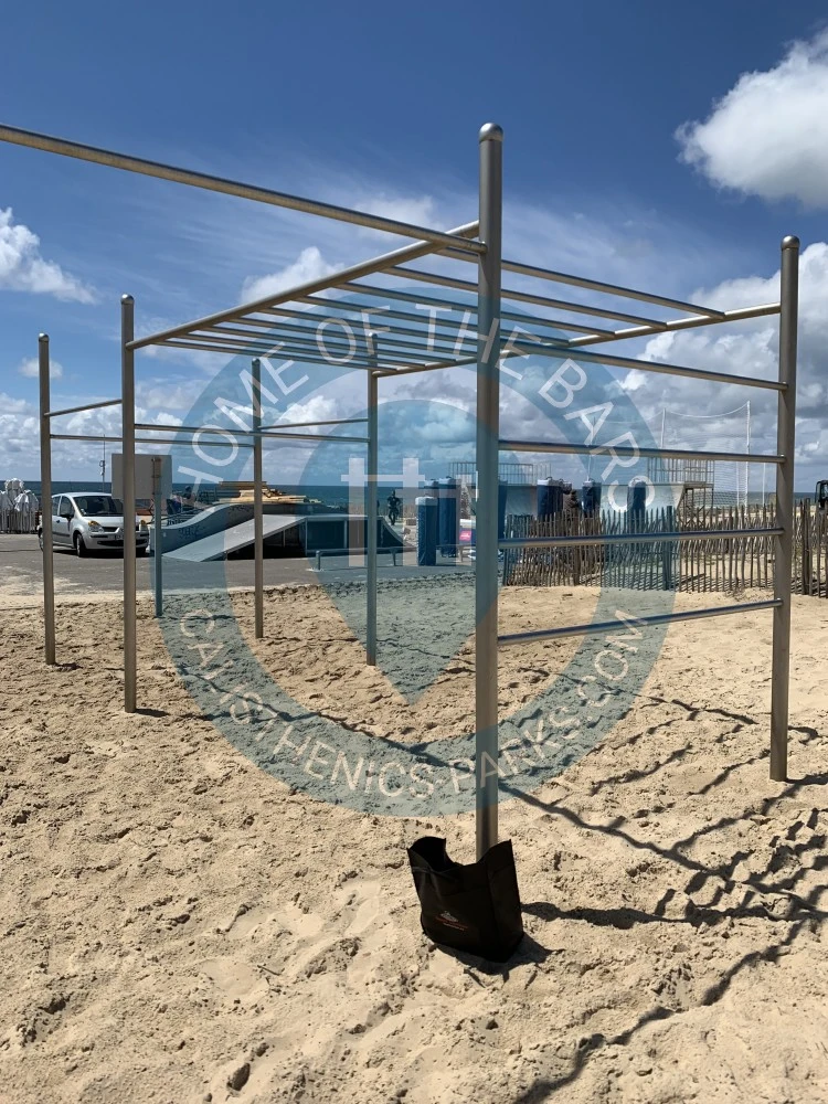 Calisthenics park in Maison de la Glisse, Rue de la Liberté, Lacanau-Océan, Lacanau, Lesparre-Médoc, Gironde, Nouvelle-Aquitaine, France métropolitaine, 33680, France