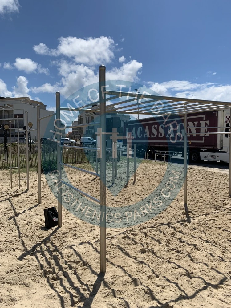 Calisthenics park in Maison de la Glisse, Rue de la Liberté, Lacanau-Océan, Lacanau, Lesparre-Médoc, Gironde, Nouvelle-Aquitaine, France métropolitaine, 33680, France