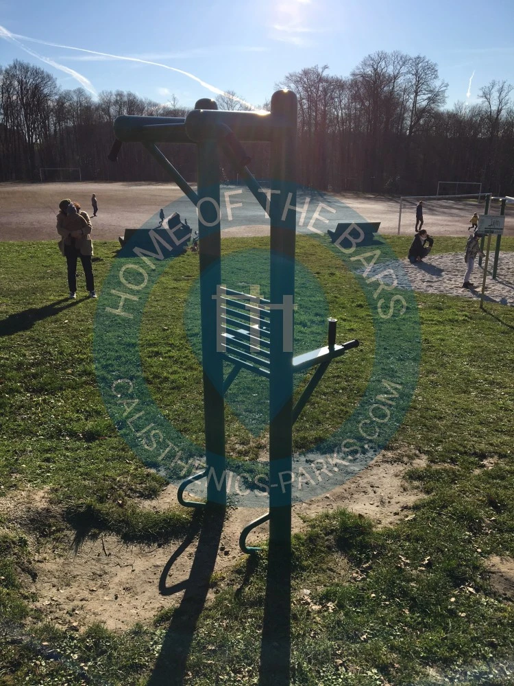 Calisthenics park in Complexe Sportif Saint-Marc, Allée Marcel Cotard, Orgeval, Saint-Germain-en-Laye, Yvelines, Île-de-France, France métropolitaine, 78630, France