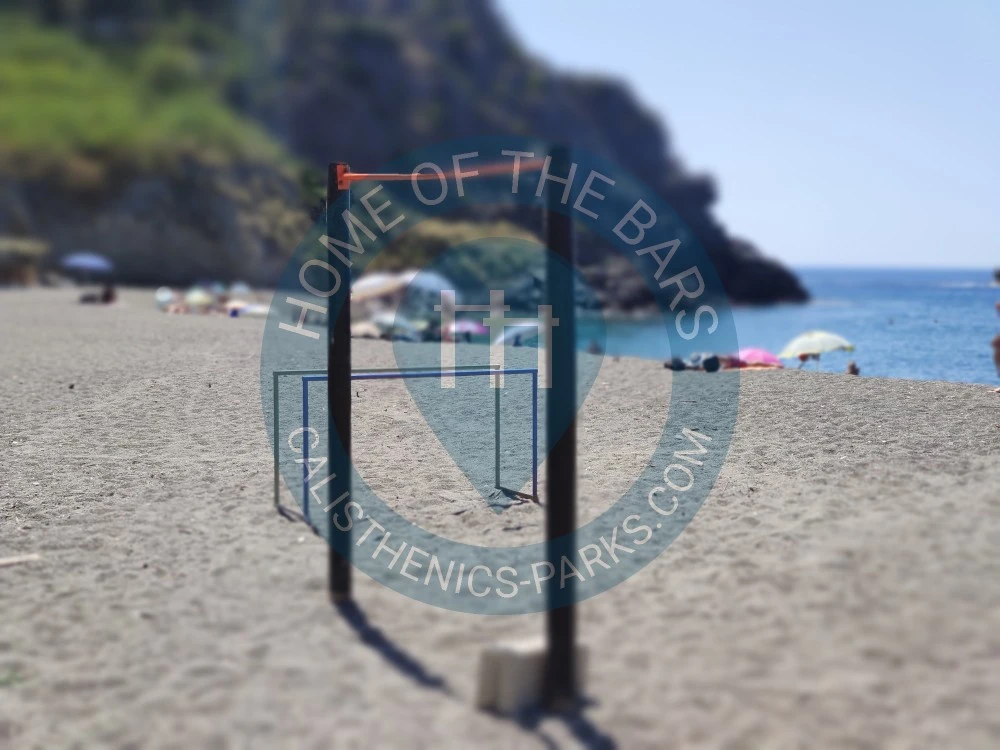 Outdoor Pull Up Bars - Spiaggia maroniti stabilimento belmare - countries. - Spot