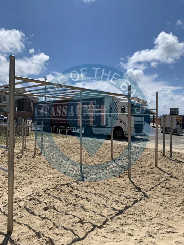 Calisthenics park in Maison de la Glisse, Rue de la Liberté, Lacanau-Océan, Lacanau, Lesparre-Médoc, Gironde, Nouvelle-Aquitaine, France métropolitaine, 33680, France