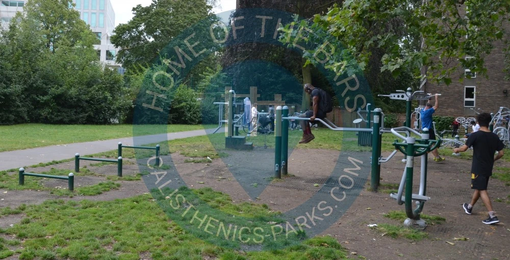 London - Exercise Park - Holland Park - United Kingdom - Spot
